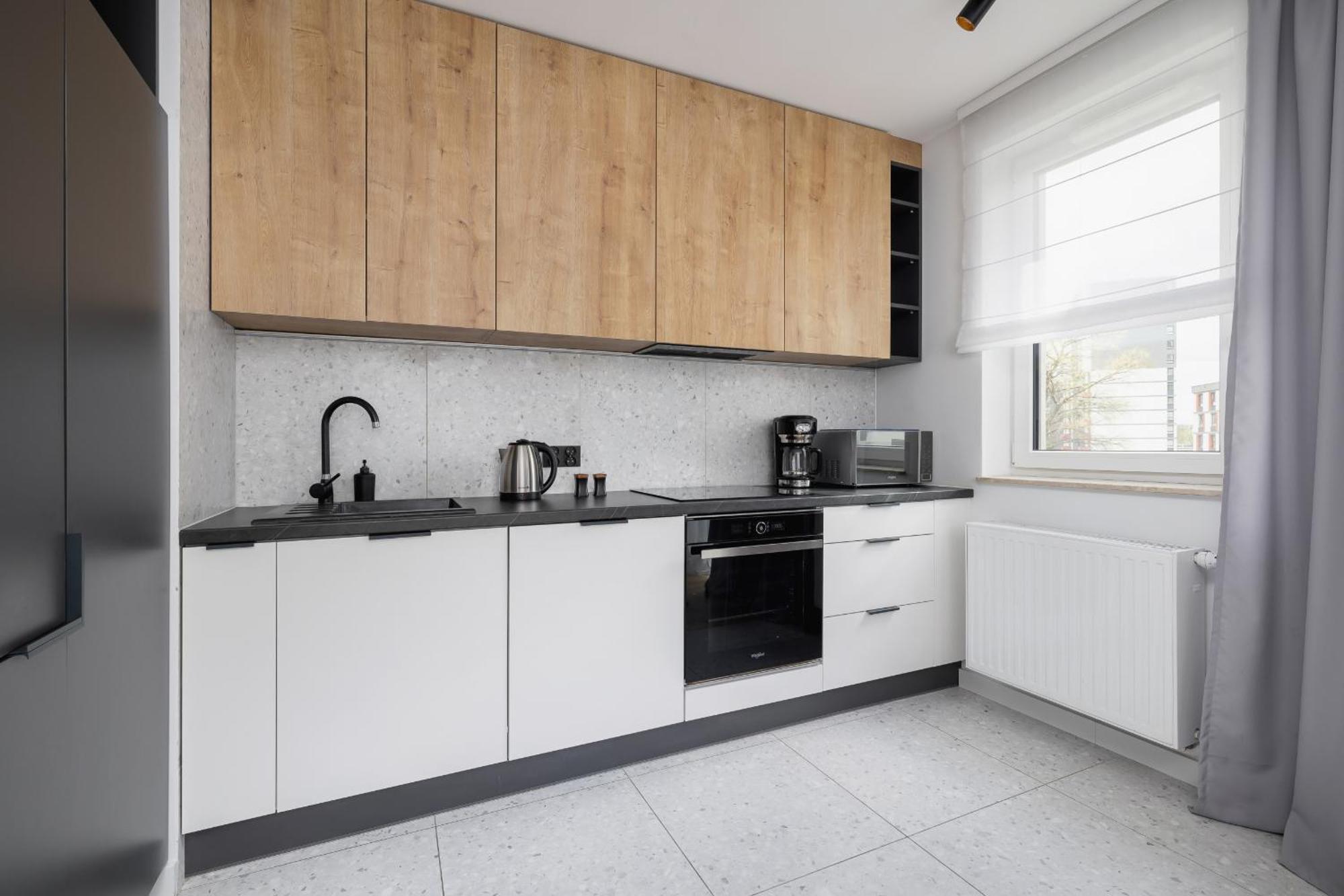 Elegant Apartment In Cracow With Balcony, Parking And Desk By Noclegi Renters クラクフ エクステリア 写真